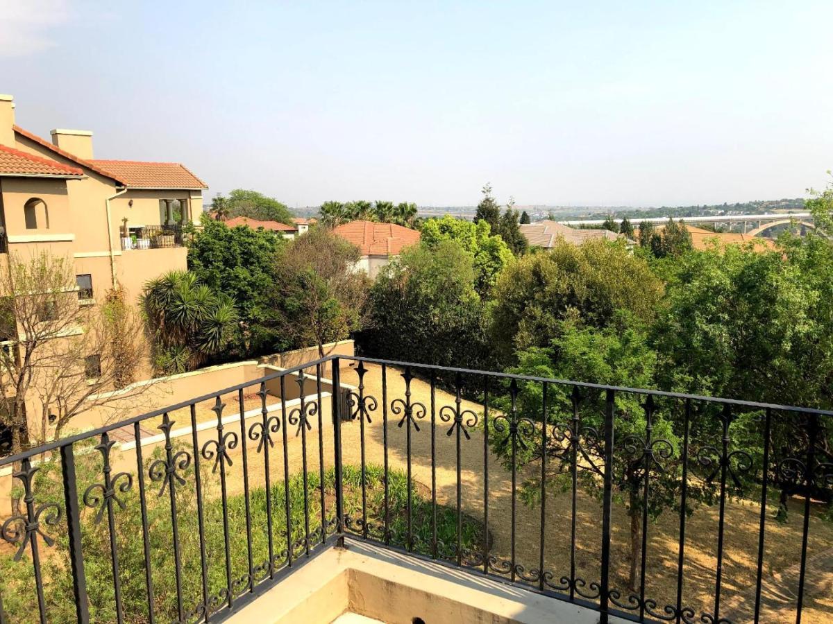 Modern Executive Apartment Sandton